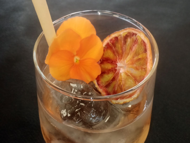 cuisine-fleurs-comestibles-cocktail